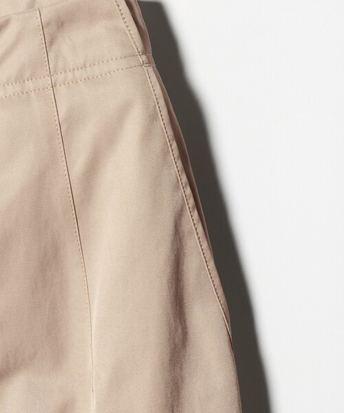 UNITED ARROWS(ユナイテッドアローズ)の「バック ギャザー リボンデザイン パンツ(チノパンツ・レディース・コバルトブルー/ベージュ/オフホワイト/ブラック・36/38)」の9枚目の写真