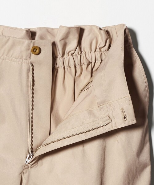 UNITED ARROWS(ユナイテッドアローズ)の「バック ギャザー リボンデザイン パンツ(チノパンツ・レディース・コバルトブルー/ベージュ/オフホワイト/ブラック・36/38)」の10枚目の写真