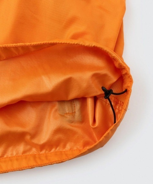 WILD THINGS(ワイルドシングス)の「WILD THINGS PACKABLE WIND PARKA(ワイルドシングス パッカブル ウィンドパーカー)(ナイロンジャケット・メンズ・ブラック/オリーブ/オレンジ・MEDIUM/LARGE/X-LARGE)」の11枚目の写真