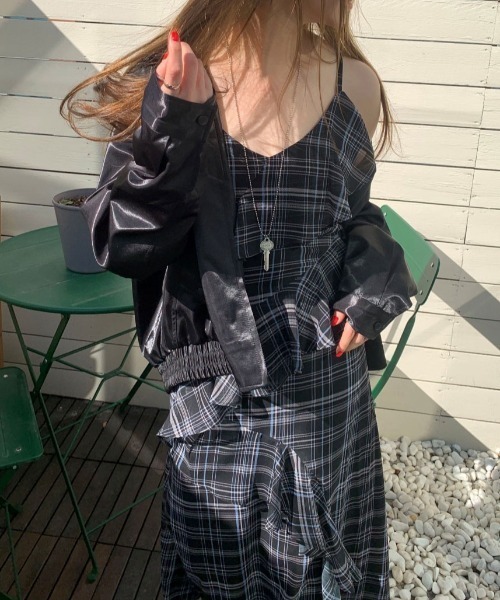 FAVORITO(ファヴォリート)の「イレギュラーフリルキャミワンピース(ワンピース・レディース・ホワイト/ブラック・F)」の18枚目の写真