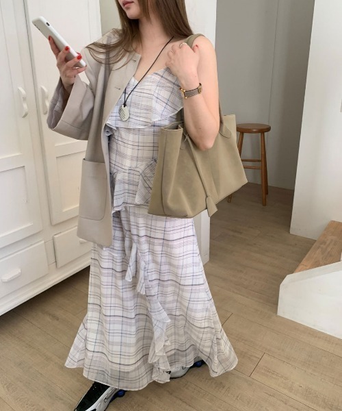 FAVORITO(ファヴォリート)の「イレギュラーフリルキャミワンピース(ワンピース・レディース・ホワイト/ブラック・F)」の9枚目の写真