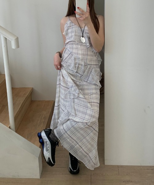 FAVORITO(ファヴォリート)の「イレギュラーフリルキャミワンピース(ワンピース・レディース・ホワイト/ブラック・F)」の15枚目の写真