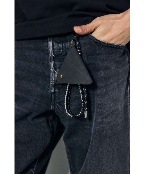 AZUL by moussy(アズールバイマウジー)の「トライアングルコインケース(コインケース・メンズ・ブラウン/ブラック・FREE)」の4枚目の写真