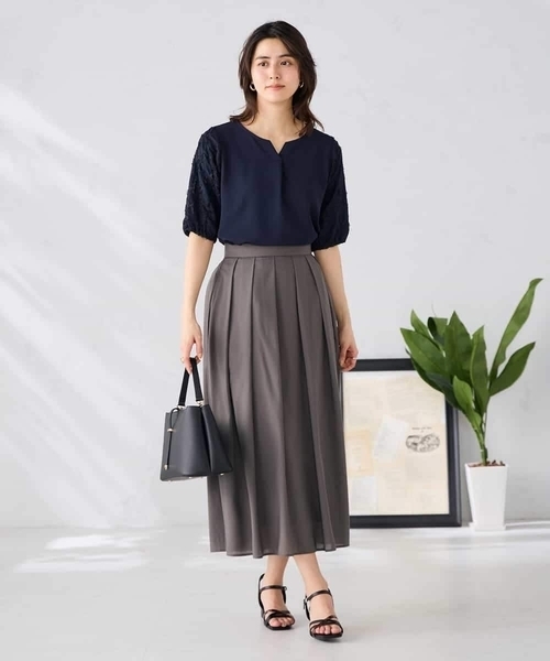 a.v.v(アーヴェヴェ)の「レースジャガードスリーブトップス(Tシャツ/カットソー・レディース・アイボリー/ネイビー・38/40)」の4枚目の写真