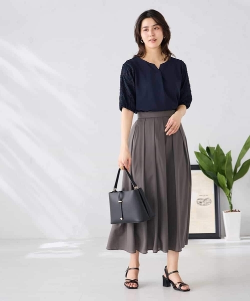 a.v.v(アーヴェヴェ)の「レースジャガードスリーブトップス(Tシャツ/カットソー・レディース・アイボリー/ネイビー・38/40)」の5枚目の写真