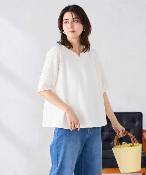 a.v.v(アーヴェヴェ)の「レースジャガードスリーブトップス(Tシャツ/カットソー・レディース・アイボリー/ネイビー・38/40)」の8枚目の写真
