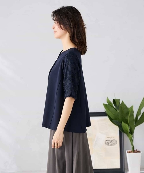 a.v.v(アーヴェヴェ)の「レースジャガードスリーブトップス(Tシャツ/カットソー・レディース・アイボリー/ネイビー・38/40)」の18枚目の写真