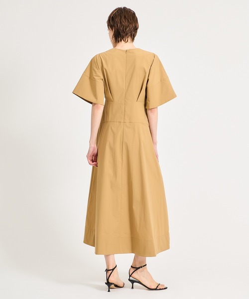 ESTNATION(エストネーション)の「ESTNATION / ワイドハーフスリーブワンピース(ワンピース・レディース・ネイビー/ベージュ・38/36)」の14枚目の写真