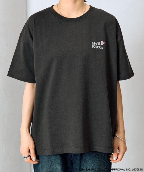 FREAK'S STORE(フリークスストア)の「限定展開 別注/うさぎ姿のHELLO KITTY/バックプリント 半袖 Tシャツ(Tシャツ/カットソー・レディース・オフホワイト/ライトピンク/チャコール・フリ-)」の16枚目の写真