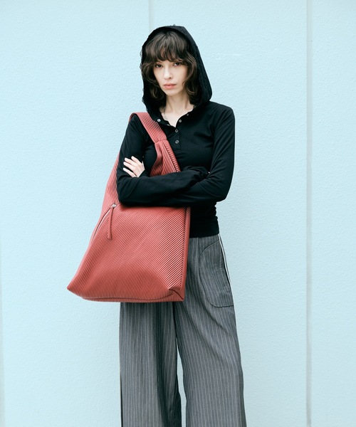 cii(シー)の「【UNISEX】Pleats Art Bag / プリーツアートバッグ(ハンドバッグ・メンズ・シルバー/レッド/ライトグリーン/ブラック・FREE)」の20枚目の写真