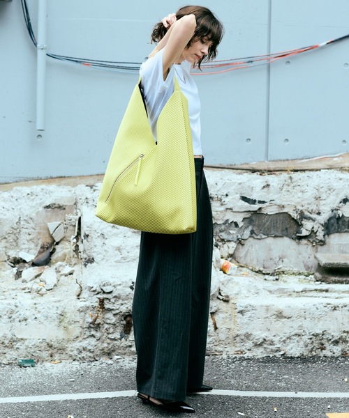 cii(シー)の「【UNISEX】Pleats Art Bag / プリーツアートバッグ(ハンドバッグ・メンズ・シルバー/レッド/ライトグリーン/ブラック・FREE)」の13枚目の写真