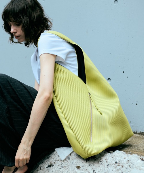 cii(シー)の「【UNISEX】Pleats Art Bag / プリーツアートバッグ(ハンドバッグ・メンズ・シルバー/レッド/ライトグリーン/ブラック・FREE)」の12枚目の写真