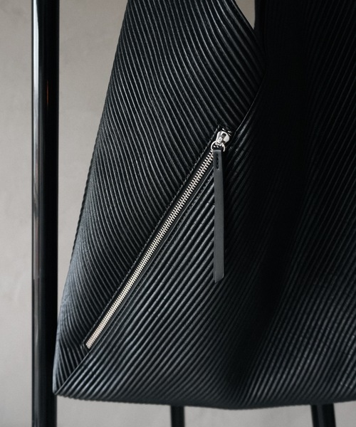cii(シー)の「【UNISEX】Pleats Art Bag / プリーツアートバッグ(ハンドバッグ・メンズ・シルバー/レッド/ライトグリーン/ブラック・FREE)」の8枚目の写真
