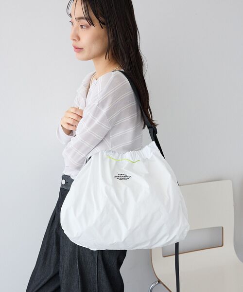 CRAFT STANDARD BOUTIQUE(クラフトスタンダードブティック)の「【撥水加工】フリーフローショルダーバッグ(ショルダーバッグ・レディース・ホワイト/ブルーグレー/ブラック・FREE)」の5枚目の写真