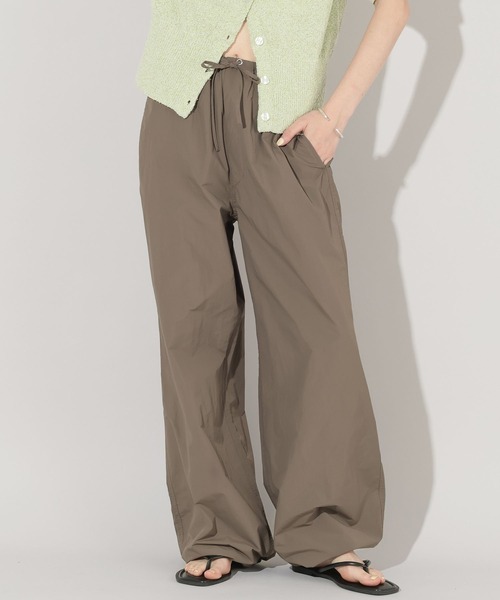 GEORGE'S(ジョージズ)の「バルーンナイロンパンツ(その他パンツ・レディース・オフホワイト/グリーン/ブラウン・LARGE/MEDIUM)」の2枚目の写真