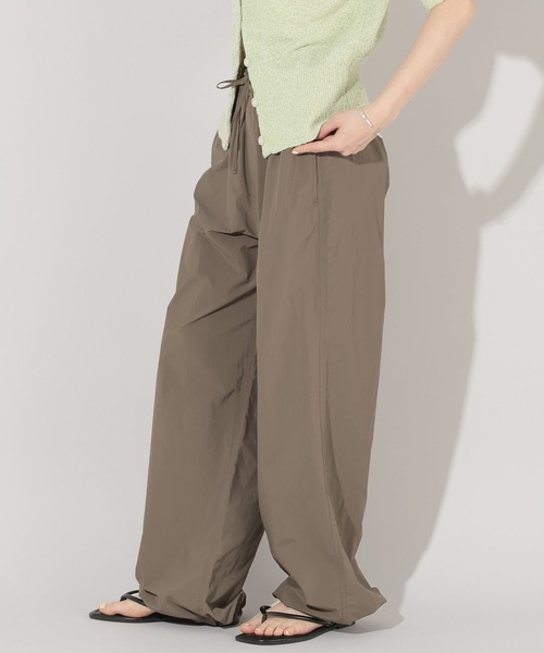 GEORGE'S(ジョージズ)の「バルーンナイロンパンツ(その他パンツ・レディース・オフホワイト/グリーン/ブラウン・LARGE/MEDIUM)」の15枚目の写真