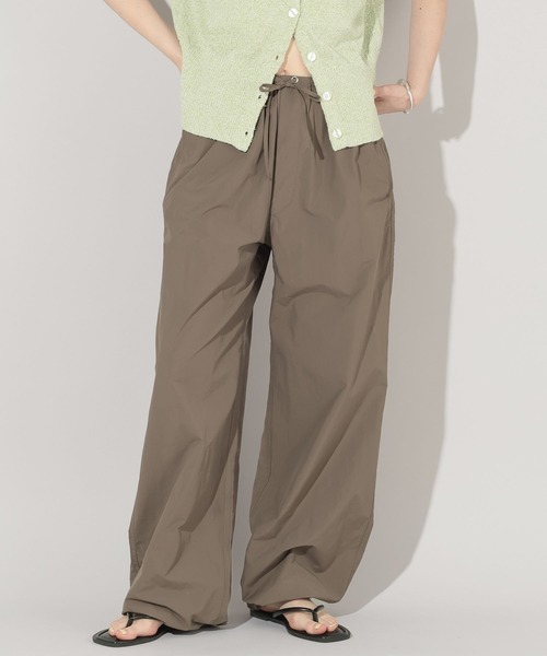 GEORGE'S(ジョージズ)の「バルーンナイロンパンツ(その他パンツ・レディース・オフホワイト/グリーン/ブラウン・LARGE/MEDIUM)」の17枚目の写真