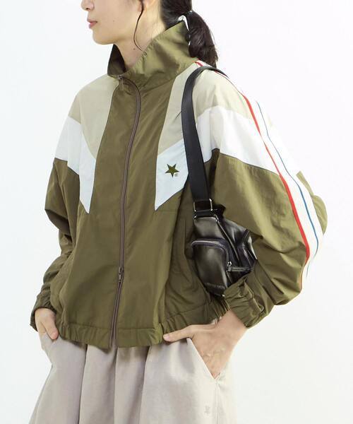 CONVERSE TOKYO(コンバーストウキョウ)の「SIDE LINE NYLON TRACK BLOUSON(ブルゾン・レディース・カーキ/ブラック/ネイビー・FREE)」の2枚目の写真