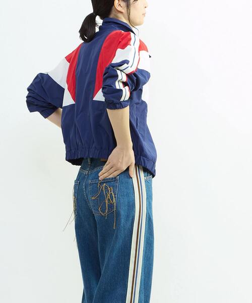 CONVERSE TOKYO(コンバーストウキョウ)の「SIDE LINE NYLON TRACK BLOUSON(ブルゾン・レディース・カーキ/ブラック/ネイビー・FREE)」の8枚目の写真