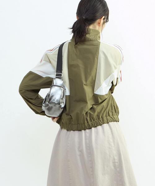 CONVERSE TOKYO(コンバーストウキョウ)の「SIDE LINE NYLON TRACK BLOUSON(ブルゾン・レディース・カーキ/ブラック/ネイビー・FREE)」の11枚目の写真