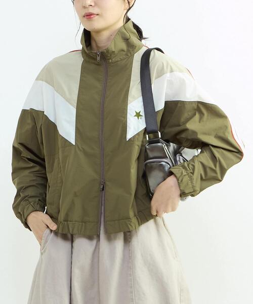 CONVERSE TOKYO(コンバーストウキョウ)の「SIDE LINE NYLON TRACK BLOUSON(ブルゾン・レディース・カーキ/ブラック/ネイビー・FREE)」の12枚目の写真