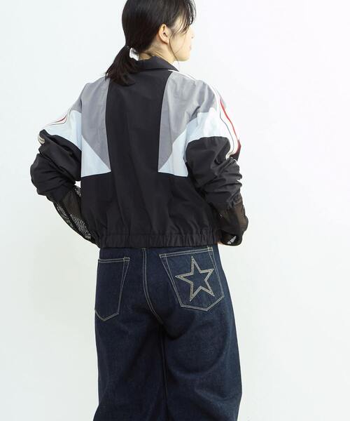 CONVERSE TOKYO(コンバーストウキョウ)の「SIDE LINE NYLON TRACK BLOUSON(ブルゾン・レディース・カーキ/ブラック/ネイビー・FREE)」の15枚目の写真