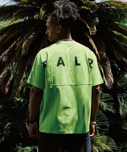 BALR.（ボーラー）の「STRETCH RELAX BIGLOGO T-SHIRT（Tシャツ/カットソー・メンズ・イエロー×グリーン/ブラック/ホワイト/ターコイズブルー・LARGE/SMALL/MEDIUM）」の4枚目の写真