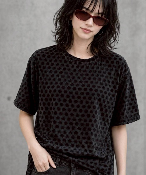 KAMINARI_TOKIO（カミナリトキオ）の「総柄Tシャツ（Tシャツ/カットソー・レディース・ブラック/ネイビー・FREE）」の8枚目の写真