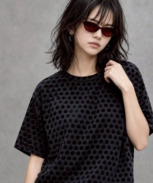 KAMINARI_TOKIO（カミナリトキオ）の「総柄Tシャツ（Tシャツ/カットソー・レディース・ブラック/ネイビー・FREE）」の7枚目の写真