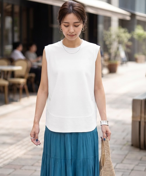 STYLE DELI(スタイルデリ)の「【selection】ハリ感スムースノースリトップス(Tシャツ/カットソー・レディース・チャコール/ホワイト/ピンクベージュ・FREE)」の2枚目の写真