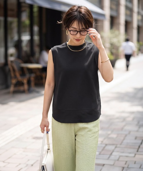 STYLE DELI(スタイルデリ)の「【selection】ハリ感スムースノースリトップス(Tシャツ/カットソー・レディース・チャコール/ホワイト/ピンクベージュ・FREE)」の3枚目の写真