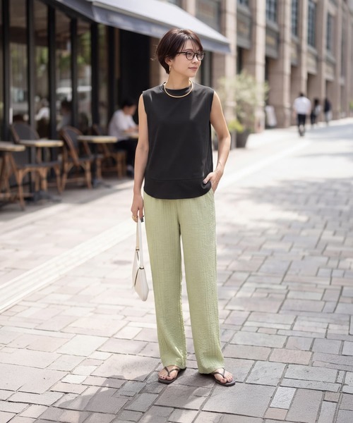 STYLE DELI(スタイルデリ)の「【selection】ハリ感スムースノースリトップス(Tシャツ/カットソー・レディース・チャコール/ホワイト/ピンクベージュ・FREE)」の4枚目の写真