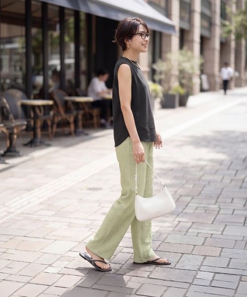 STYLE DELI(スタイルデリ)の「【selection】ハリ感スムースノースリトップス(Tシャツ/カットソー・レディース・チャコール/ホワイト/ピンクベージュ・FREE)」の5枚目の写真