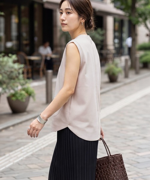 STYLE DELI(スタイルデリ)の「【selection】ハリ感スムースノースリトップス(Tシャツ/カットソー・レディース・チャコール/ホワイト/ピンクベージュ・FREE)」の16枚目の写真