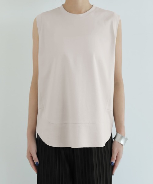 STYLE DELI(スタイルデリ)の「【selection】ハリ感スムースノースリトップス(Tシャツ/カットソー・レディース・チャコール/ホワイト/ピンクベージュ・FREE)」の17枚目の写真