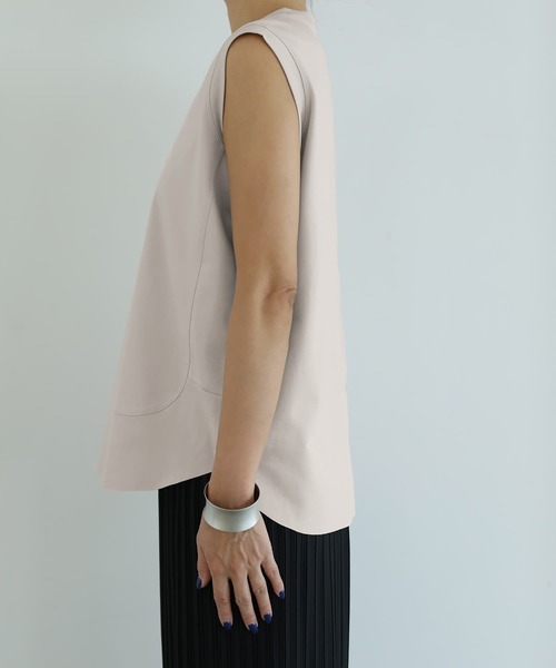 STYLE DELI(スタイルデリ)の「【selection】ハリ感スムースノースリトップス(Tシャツ/カットソー・レディース・チャコール/ホワイト/ピンクベージュ・FREE)」の18枚目の写真