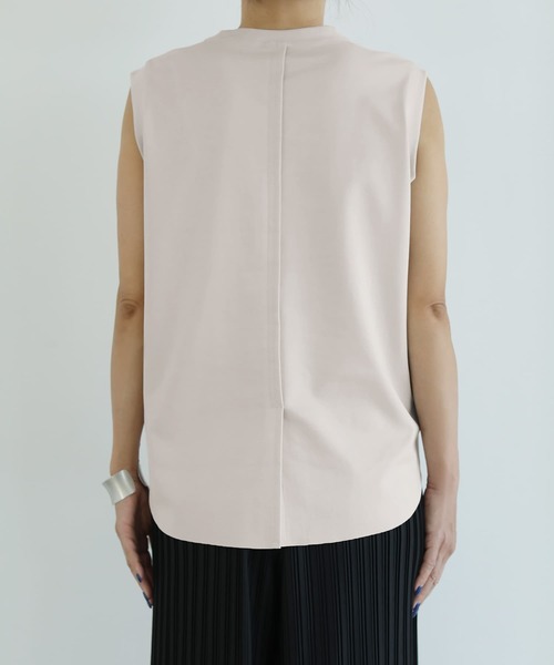 STYLE DELI(スタイルデリ)の「【selection】ハリ感スムースノースリトップス(Tシャツ/カットソー・レディース・チャコール/ホワイト/ピンクベージュ・FREE)」の19枚目の写真