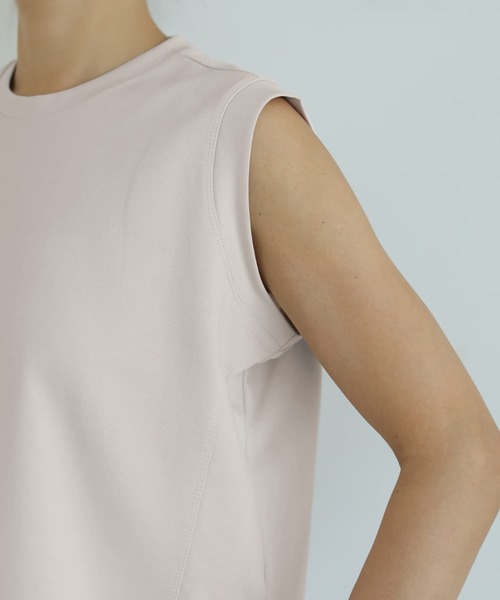 STYLE DELI(スタイルデリ)の「【selection】ハリ感スムースノースリトップス(Tシャツ/カットソー・レディース・チャコール/ホワイト/ピンクベージュ・FREE)」の22枚目の写真