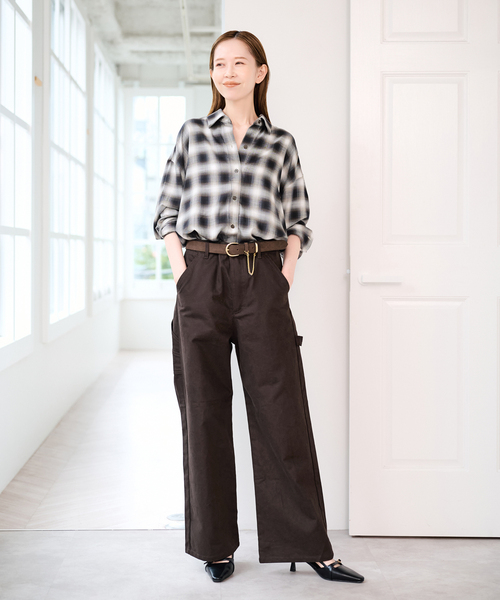 U by SPICK&SPAN（ユーバイスピックアンドスパン）の「ピーチルーズペインターパンツ（カーゴパンツ・レディース・ベージュ/ブルー/ブラウン・36/38）」の4枚目の写真