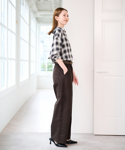 U by SPICK&SPAN（ユーバイスピックアンドスパン）の「ピーチルーズペインターパンツ（カーゴパンツ・レディース・ベージュ/ブルー/ブラウン・36/38）」の5枚目の写真