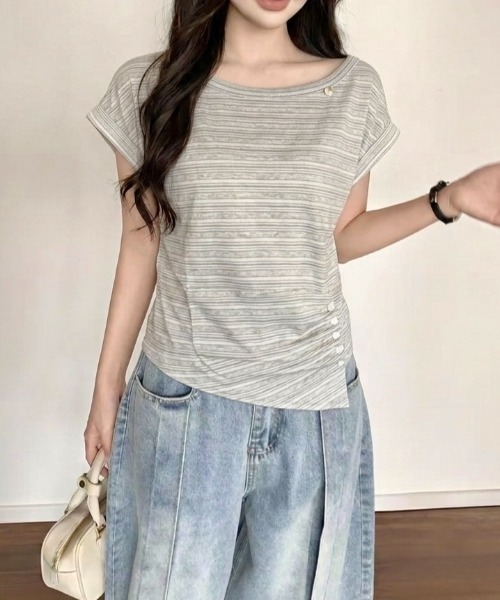 LADY LIKE(レディライク)の「【春夏新作】ウエストギャザー入りロールアップ変形ボーダートップス(Tシャツ/カットソー・レディース・グレー/ダークグレー/アイボリー・M)」の13枚目の写真
