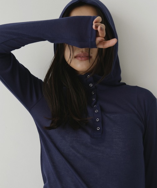 hellam(へラム)の「シアーフライスフーディトップス(Tシャツ/カットソー・レディース・ネイビー/アイボリー/ブラック/杢グレー・FREE)」の11枚目の写真