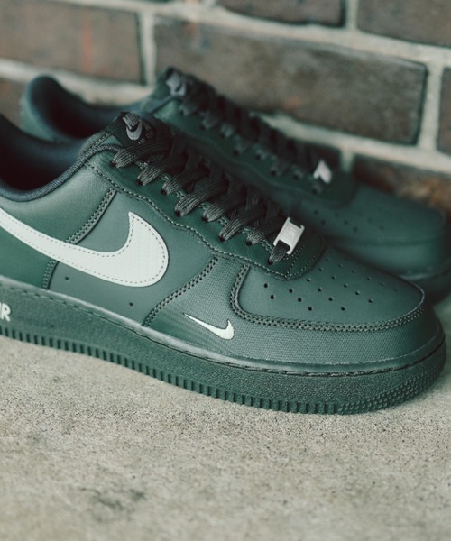 NIKE(ナイキ)の「AIR FORCE 1 '07 IV5732-001(スニーカー・メンズ・ブラック・24.5cm/24.0cm/27.0cm/26.5cm/26.0cm/25.5cm/25.0cm/29.0cm/28.5cm/28.0cm/27.5cm)」の3枚目の写真