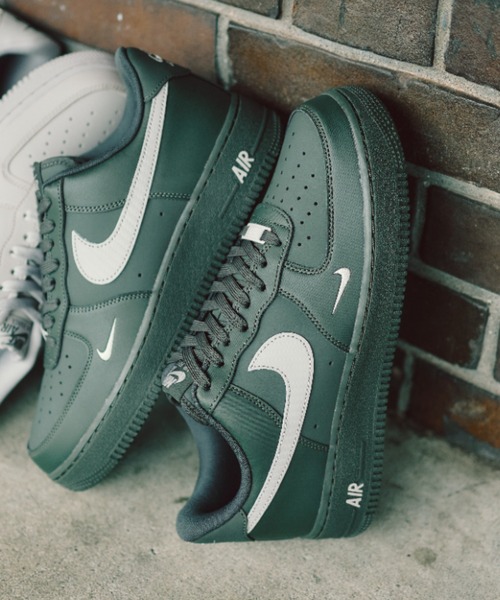 NIKE(ナイキ)の「AIR FORCE 1 '07 IV5732-001(スニーカー・メンズ・ブラック・24.5cm/24.0cm/27.0cm/26.5cm/26.0cm/25.5cm/25.0cm/29.0cm/28.5cm/28.0cm/27.5cm)」の4枚目の写真