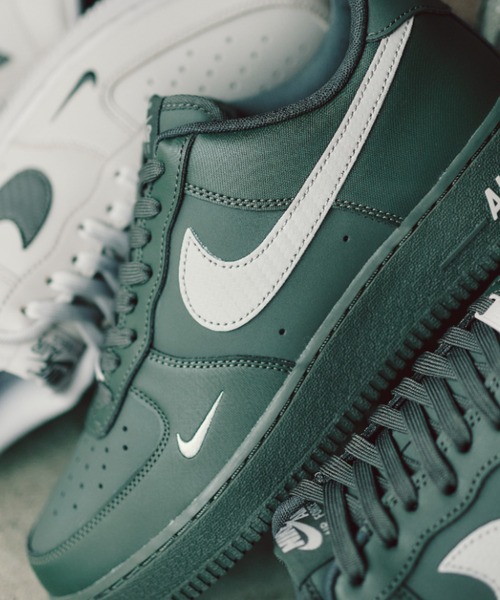 NIKE(ナイキ)の「AIR FORCE 1 '07 IV5732-001(スニーカー・メンズ・ブラック・24.5cm/24.0cm/27.0cm/26.5cm/26.0cm/25.5cm/25.0cm/29.0cm/28.5cm/28.0cm/27.5cm)」の5枚目の写真