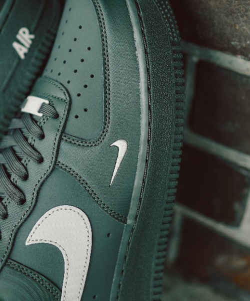 NIKE(ナイキ)の「AIR FORCE 1 '07 IV5732-001(スニーカー・メンズ・ブラック・24.5cm/24.0cm/27.0cm/26.5cm/26.0cm/25.5cm/25.0cm/29.0cm/28.5cm/28.0cm/27.5cm)」の6枚目の写真