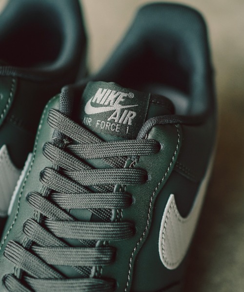 NIKE(ナイキ)の「AIR FORCE 1 '07 IV5732-001(スニーカー・メンズ・ブラック・24.5cm/24.0cm/27.0cm/26.5cm/26.0cm/25.5cm/25.0cm/29.0cm/28.5cm/28.0cm/27.5cm)」の8枚目の写真