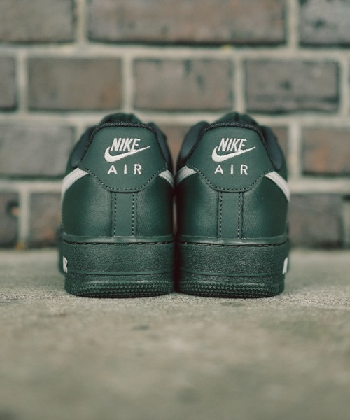 NIKE(ナイキ)の「AIR FORCE 1 '07 IV5732-001(スニーカー・メンズ・ブラック・24.5cm/24.0cm/27.0cm/26.5cm/26.0cm/25.5cm/25.0cm/29.0cm/28.5cm/28.0cm/27.5cm)」の9枚目の写真