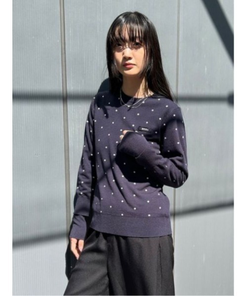 emmi(エミ)の「emmiロゴクルーネックプルオーバー(ニット/セーター・レディース・グレー/ブラウン/ネイビー/ブラック/グリーン・F)」の9枚目の写真