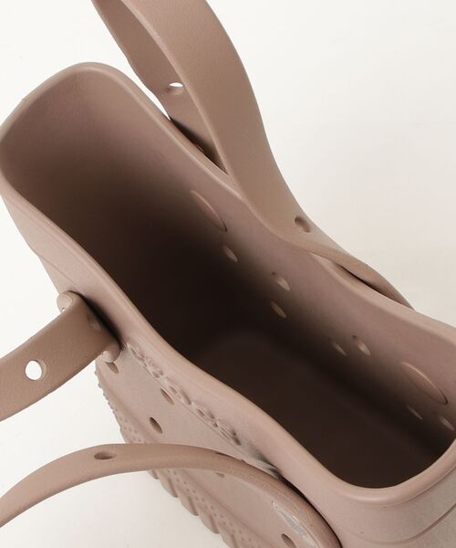 crocs（クロックス）の「クロックス crocs Crocs Classic Micro Tote（トートバッグ・メンズ・ベージュ・ONE SIZE）」の7枚目の写真